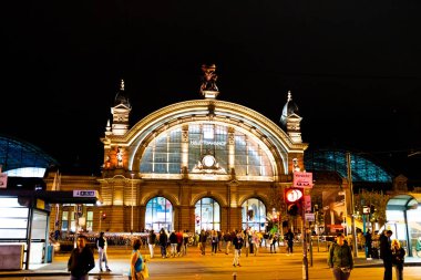 Frankfurt, Almanya - Eylül 3 2018. Frankfurt Merkez Tren İstasyonu cephe. Classicistic Tren İstasyonu 1899 yılında açıldı ve Almanya'da büyüğüdür.