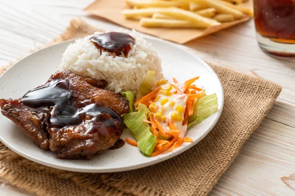 Gegrilltes Huhn Mit Teriyaki Sauce Und Reis Und Salat — Stockfoto