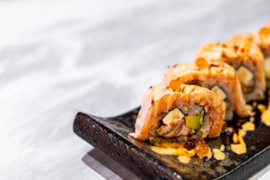 Somon Roll Suşi - Japon gıda tarzı
