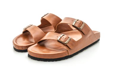 Erkekler beyaz arka plan üzerinde izole sandalet deri