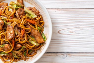 tavada kızartılmış yakisoba noodle pork - Asya gıda tarzı ile