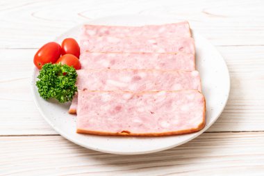 dilimlenmiş taze çiğ pastırma Barbekü