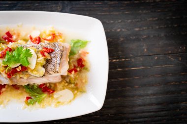 Kireç soyunma - orfoz balığı fileto Chili Lime Soslu buğulama Asya gıda tarzı