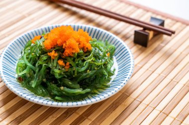 yosun salata karides yumurta - Japon gıda tarzı