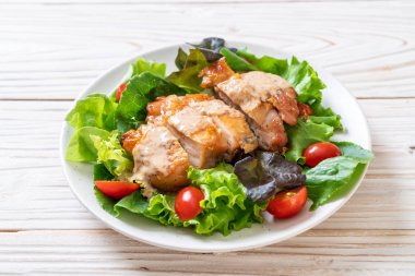 ızgara tavuk salata sebze - sağlıklı gıda tarzı ile