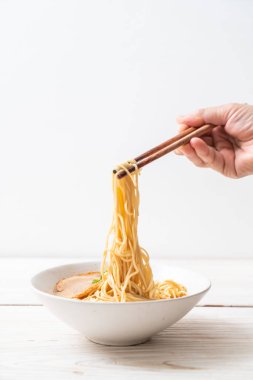 chaashu domuz eti - Japon tarzı ile TONKOTSU ramen erişte