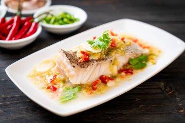 Kireç soyunma - orfoz balığı fileto Chili Lime Soslu buğulama Asya gıda tarzı