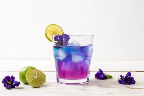 stock image butterfly pea juice with lime - Healthy drink