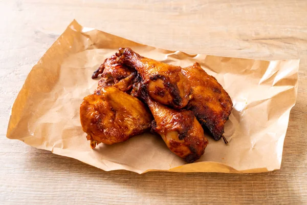 Masada ızgara ve ızgara tavuk.