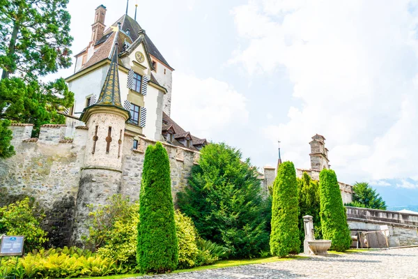 İsviçre Oberhofen kalesinde güzel mimari