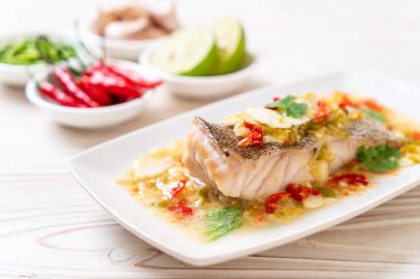 Kireç soyunma - orfoz balığı fileto Chili Lime Soslu buğulama Asya gıda tarzı