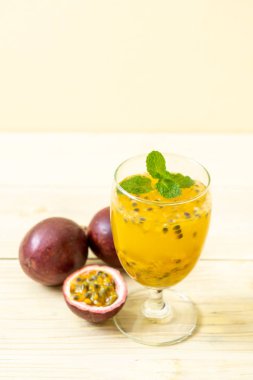 taze ve buzlu meyve suyu - sağlıklı içecek