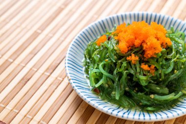 yosun salata karides yumurta - Japon gıda tarzı