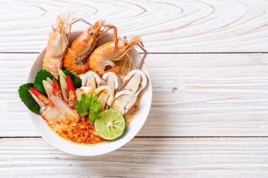 Baharatlı karides çorbası (Tom Yum Goong) - Tay geleneksel gıda