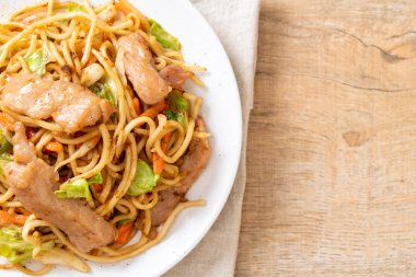 tavada kızartılmış yakisoba noodle pork - Asya gıda tarzı ile