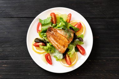 Izgara balık bifteği.