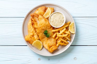Balık ve patates kızartması. Sağlıksız yiyecekler.