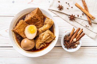 kaynamış yumurta çikolata sosu veya tatlı sos - Asya gıda