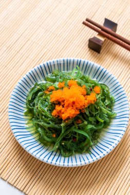 yosun salata karides yumurta - Japon gıda tarzı