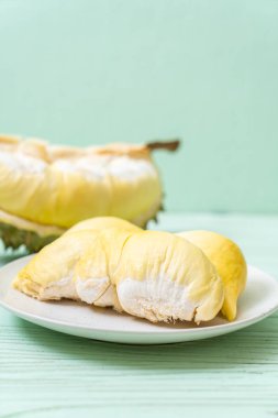 Ahşap zemin üzerinde taze Durian meyvesi