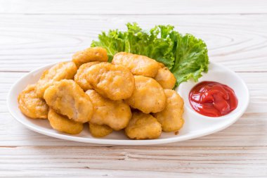 Soslu tavuk nugget, sağlıksız yemek.