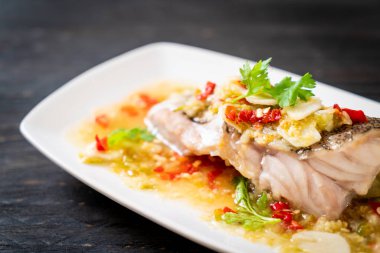 Kireç soyunma - orfoz balığı fileto Chili Lime Soslu buğulama Asya gıda tarzı