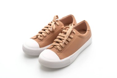 Kahverengi ayakkabılar beyaz arkaplanda izole edilmiş