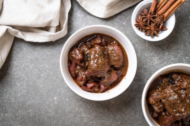 herb - Phuket Tayland geleneksel gıda tarzı ile domuz eti güveç