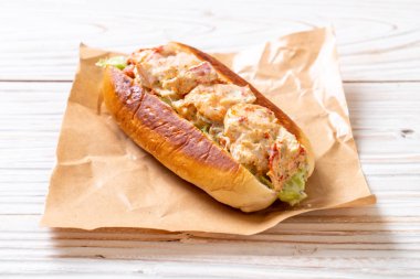 Ev yapımı ıstakoz rulo patates cipsi ile