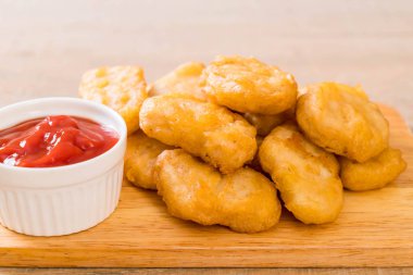 Soslu tavuk nugget, sağlıksız yemek.