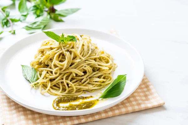 Homamade Spaghetti Med Pestosås Olivolja Och Basilikablad — Stockfoto