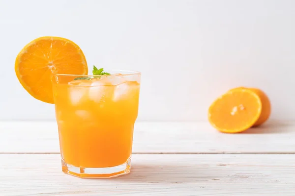 Vidro Suco Laranja Com Gelo — Fotografia de Stock