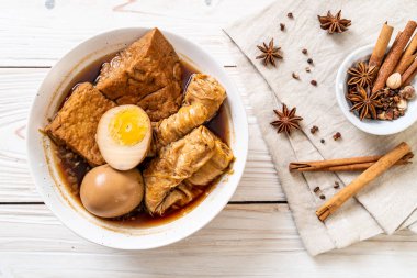 kaynamış yumurta çikolata sosu veya tatlı sos - Asya gıda