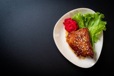 teriyaki sosu ve susam ızgara tavuk biftek