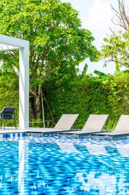 Otel ve tatil seyahat ve tatil için açık yüzme havuzunda havuzuyla yatak