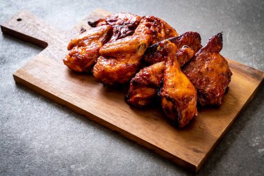 Masada ızgara ve ızgara tavuk.