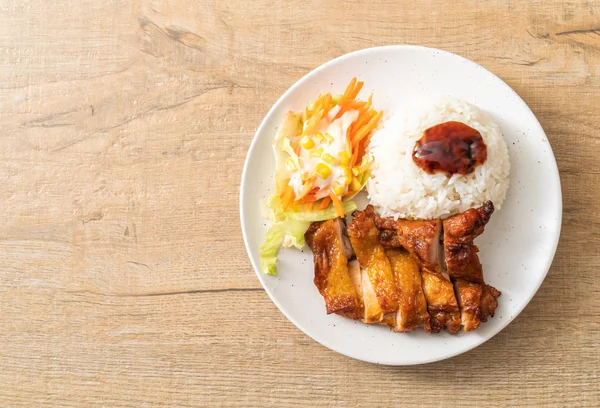 Gegrilltes Huhn Mit Teriyaki Sauce Und Reis Und Salat — Stockfoto