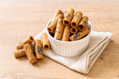 Taylandlı çıtır Hindistan cevizi roll - Tay tatlı snack