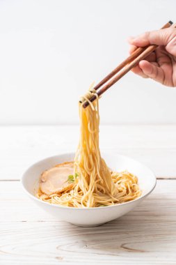 chaashu domuz eti - Japon tarzı ile TONKOTSU ramen erişte