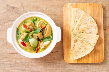 Roti ve yeşil köri tavuk - Müslüman gıda