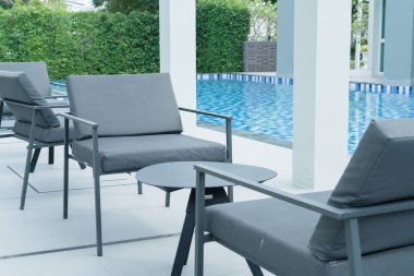 boş açık veranda güverte ve sandalye