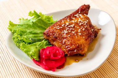 teriyaki sosu ve susam ızgara tavuk biftek