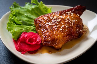 teriyaki sosu ve susam ızgara tavuk biftek