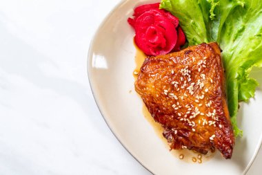 teriyaki sosu ve susam ızgara tavuk biftek