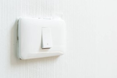 Beyaz ışık duvara geçiş