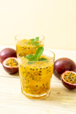 taze ve buzlu meyve suyu - sağlıklı içecek