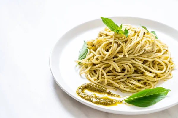 Homamade Spaghetti Pesto Sauce Olive Oil Basil Leaves — Stock Photo, Image