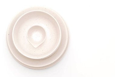 boş levha ve beyaz arka plan üzerinde izole kase