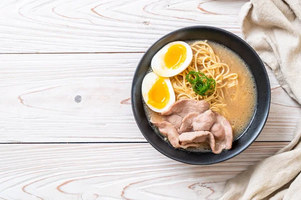 Mie Ramen Tonkotsu Dengan Daging Babi Dan Telur Gaya Jepang — Stok Foto