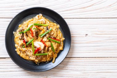 Karıştırılmış kalamar ya da tuzlu yumurtalı ahtapot - Asya deniz ürünleri tarzı